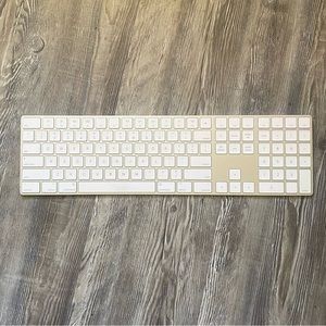 Wireless Bluetooth Apple keyboard